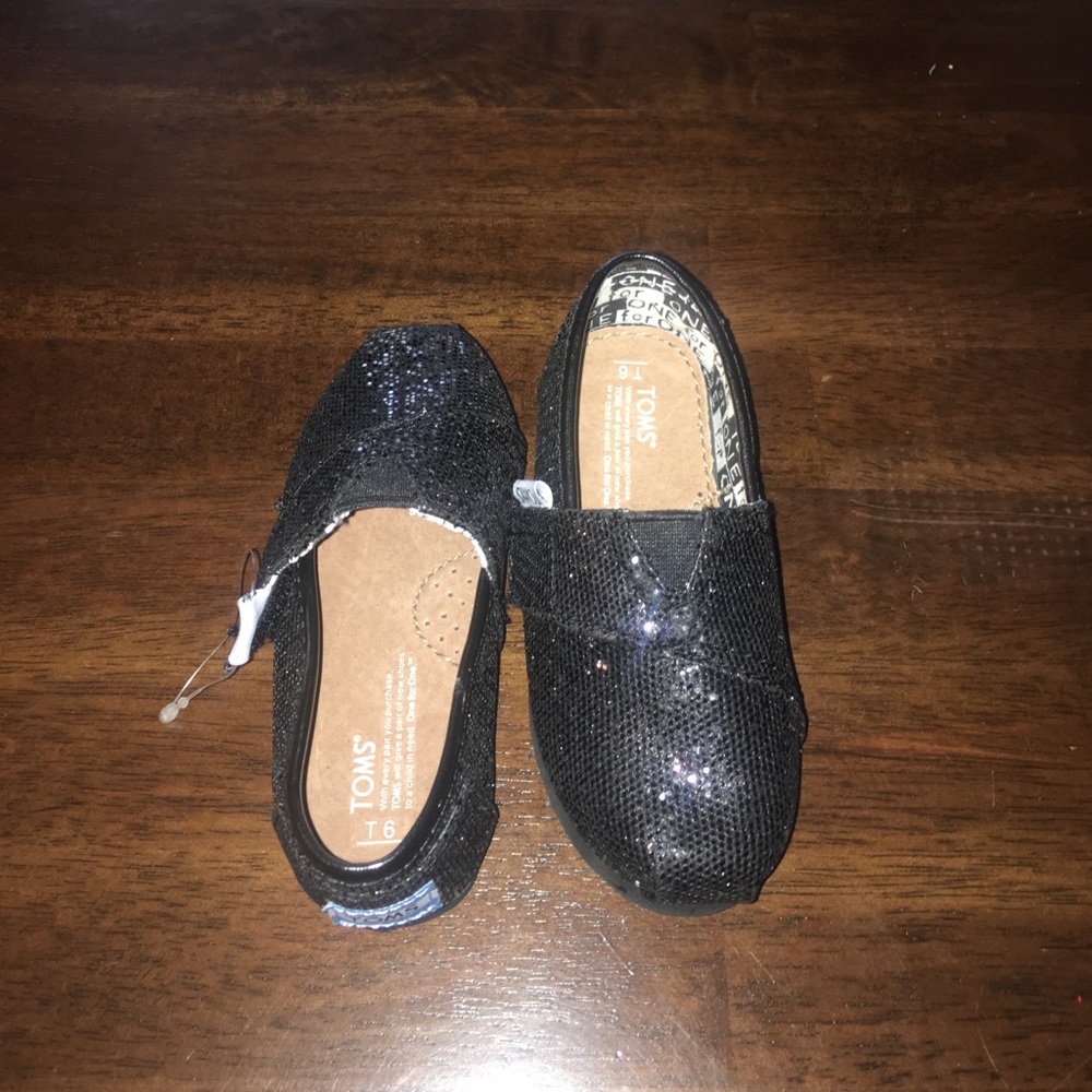 NWOT Black Glitter Tiny Toms (T6)