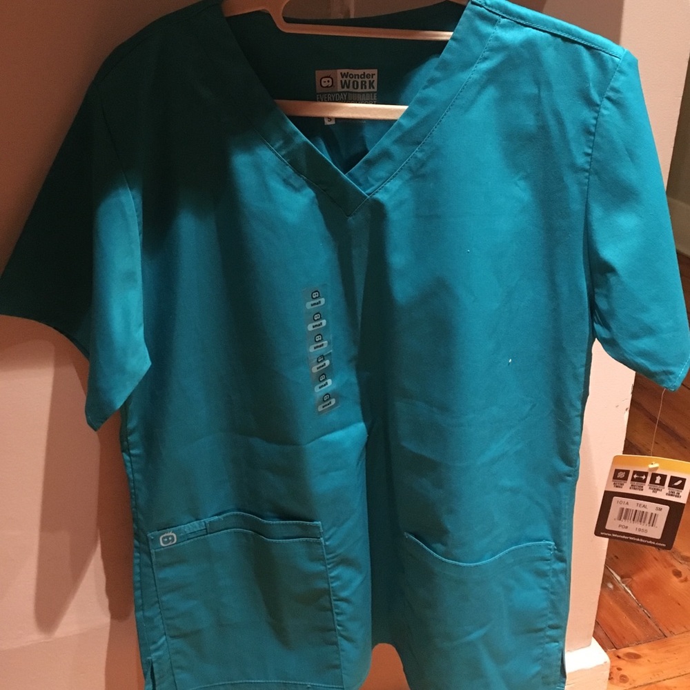 NWT Wonder work scrub top