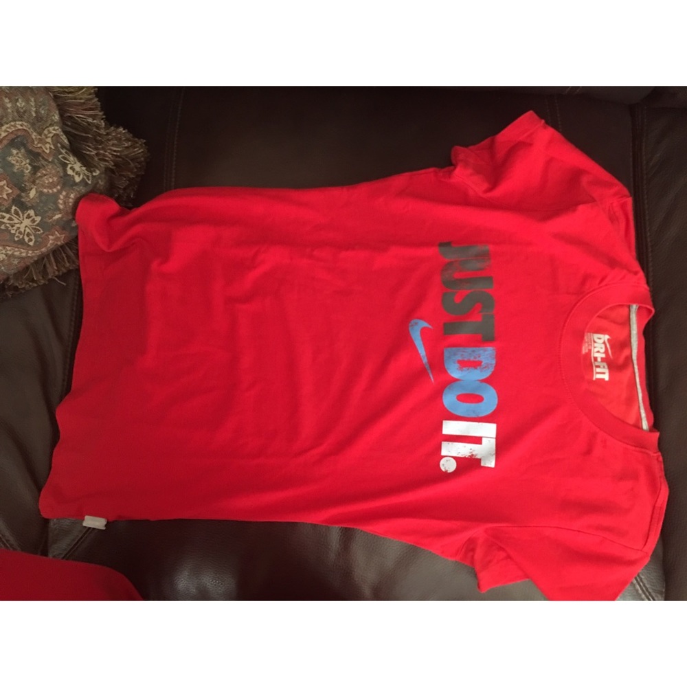 Nike dri-fit top