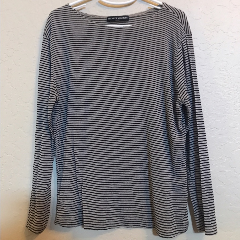 brandy melville long sleeve tee!