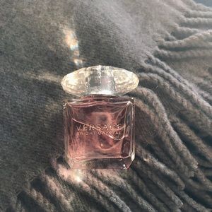 Versace Bright Crystal Eau De Toilette Spray 1 oz