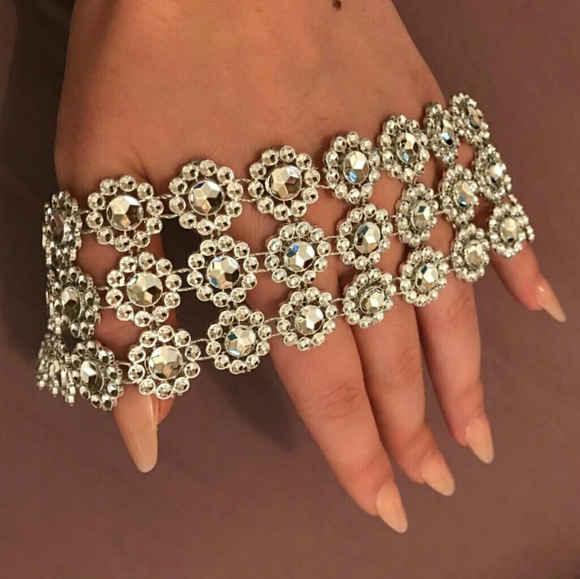 Bella Flower Choker - Picture 2 of 3