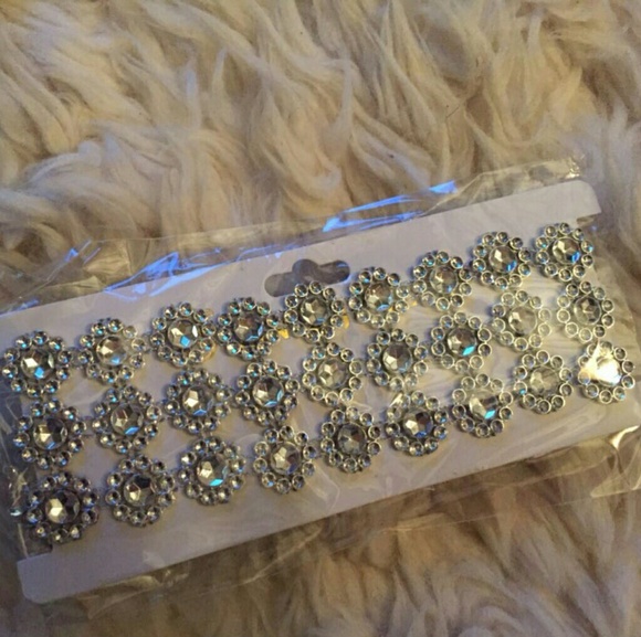 Bella Flower Choker - Picture 3 of 3