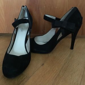 Black Nine West pumps!!