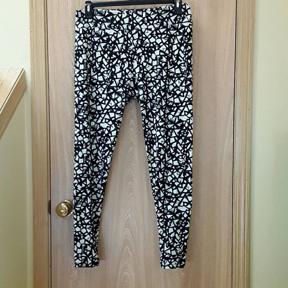 LulaRoe TCS patterned leggings