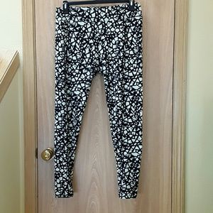 LulaRoe TCS patterned leggings