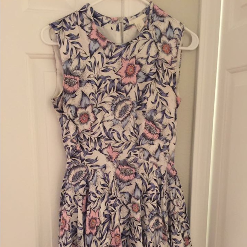 H&m dress small 🐰