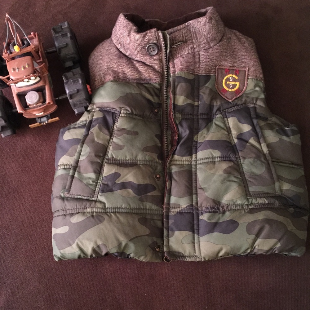 Gap puffer vest