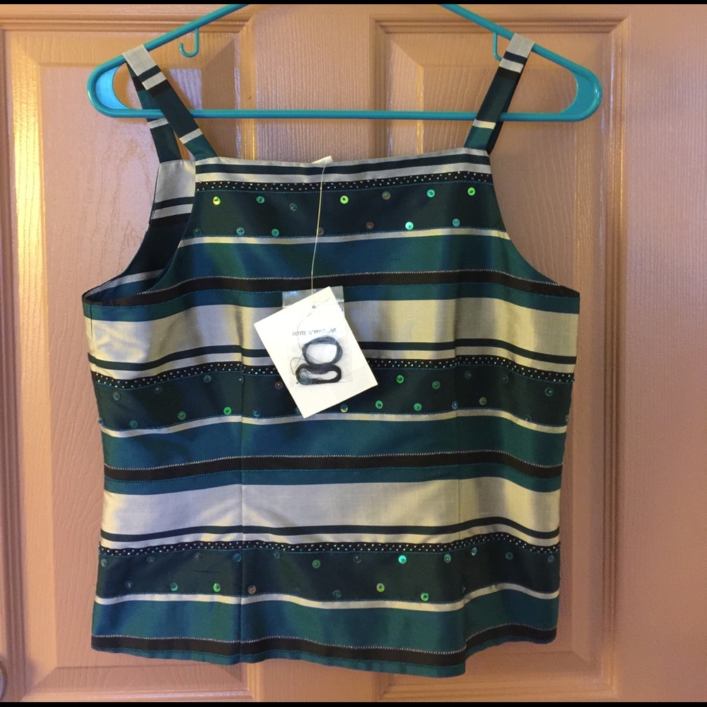 Petite Sophisticate Dressy (crop) top size 6. NWT