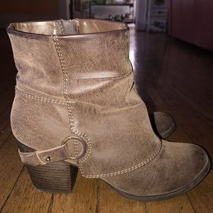 Fergalicious Liza boot, size 10