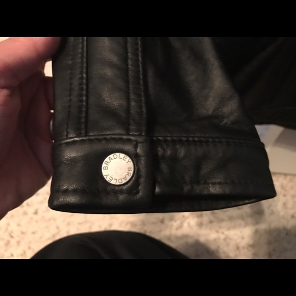 Small Bradley 100% Leather jacket. - Picture 4 of 4