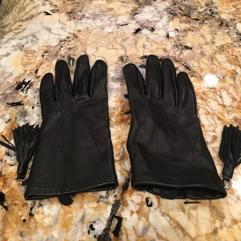 Beautiful genuine leather tassel gloves.