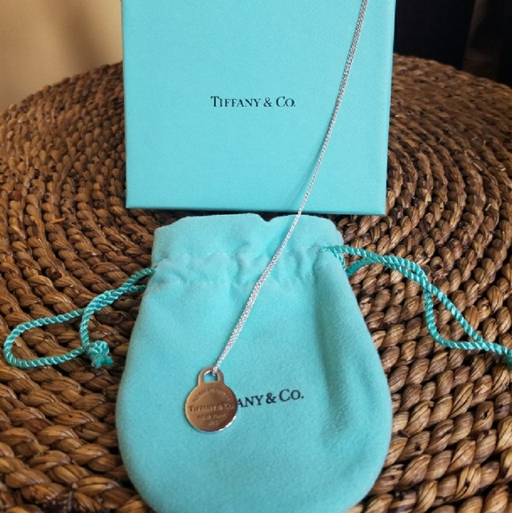 Tiffany & Co “Return to Tiffany ” pedant w/chain