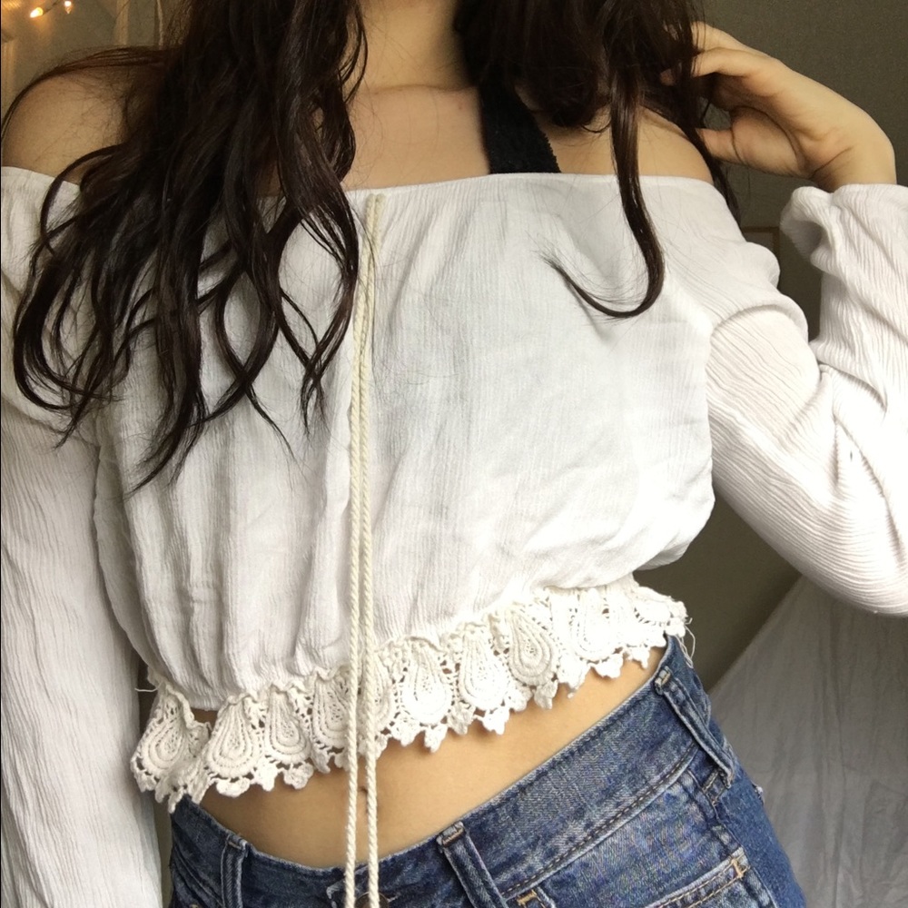 Off-the-Shoulder Boho Lace Top🌿