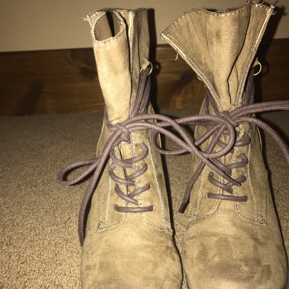 Heeled Combat Boots! - Picture 2 of 4