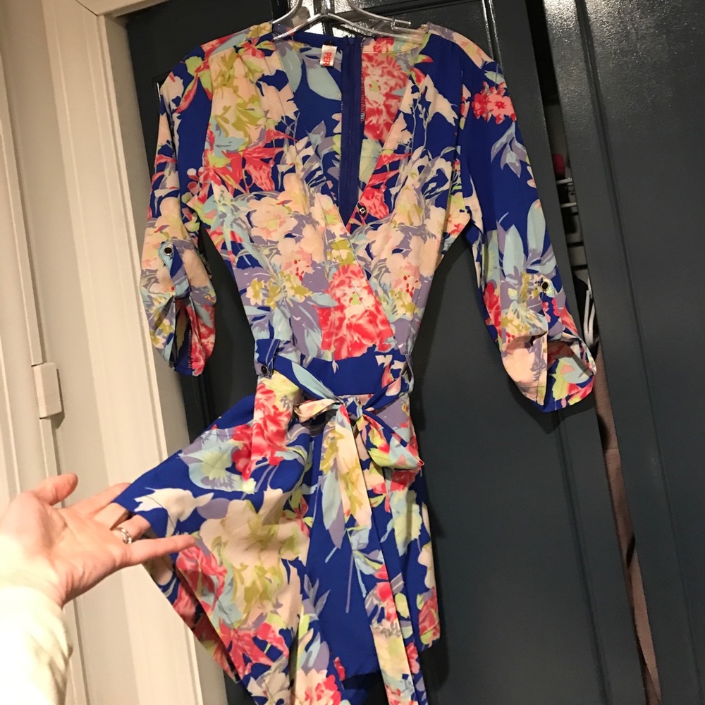 Floral Romper Like New!!!! Size S