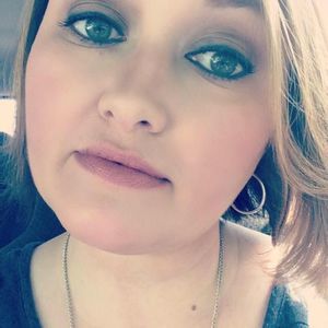 Meet your Posher, Lora