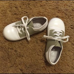 Toddler size 8.5 D (wide) Willits saddle shoes