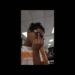 Meet your Posher, Hendyy