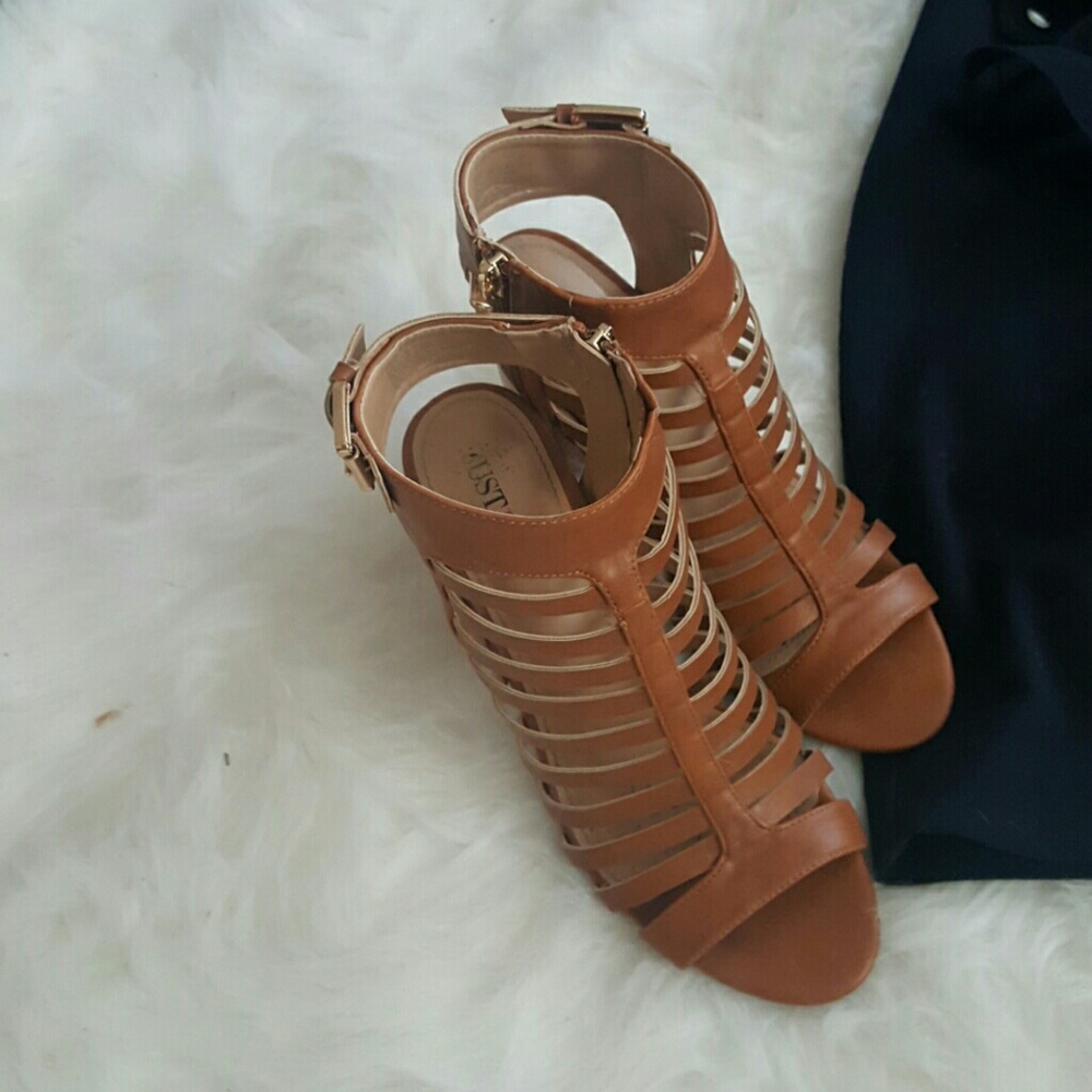 High heeled stappy sandal