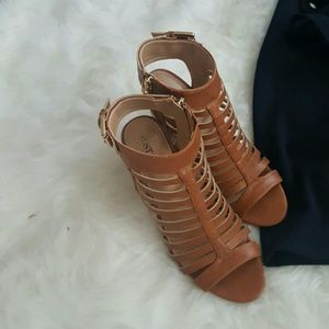 High heeled stappy sandal