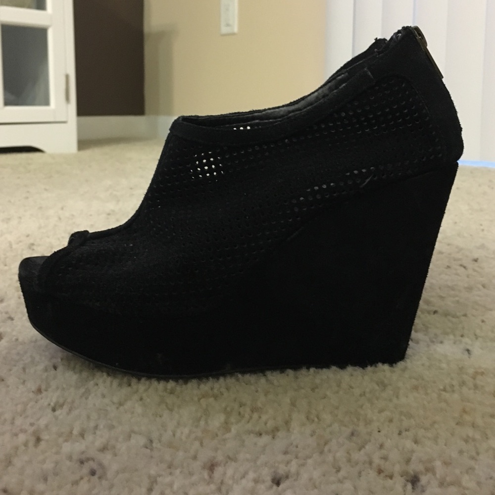 Black Steve Madden mesh wedges