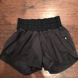 Lululemon running shorts Sz 4