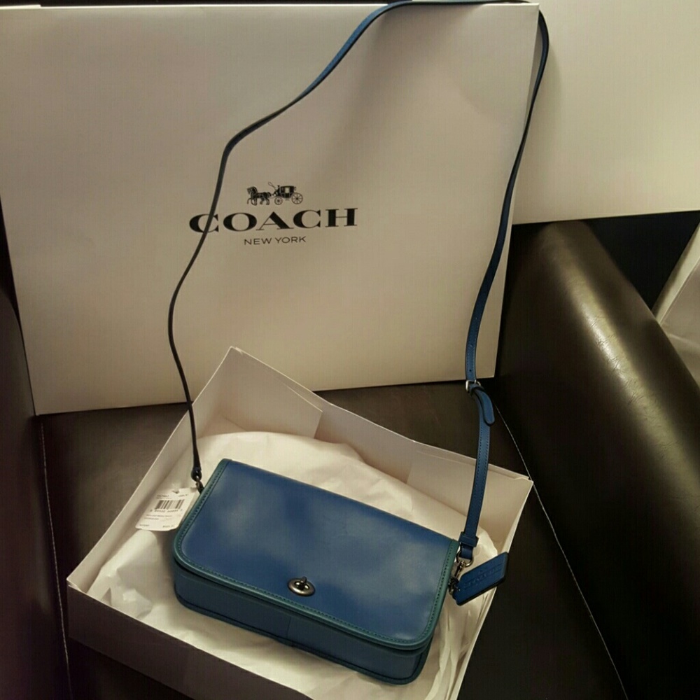 BRAND NEW COACH Dinky in blue glovetanned leather - Picture 1 of 4