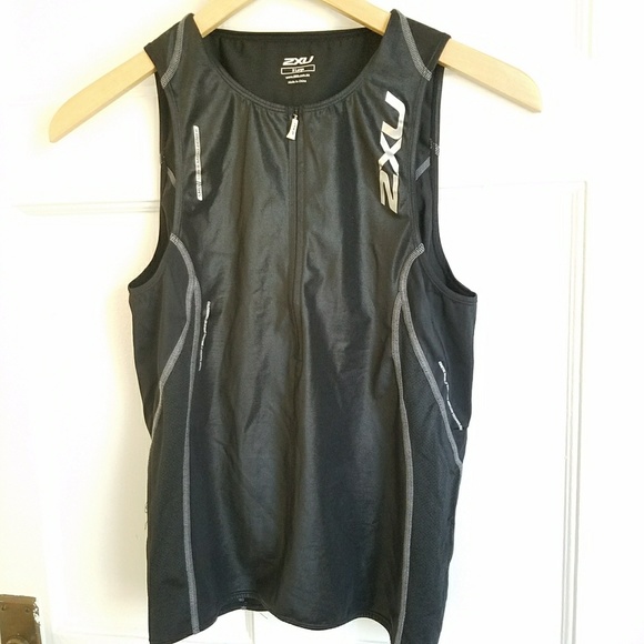 **reduced** 🏊🚴🏃 2XU Tri Top - Picture 4 of 4