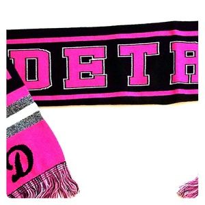 Detroit Scarf
