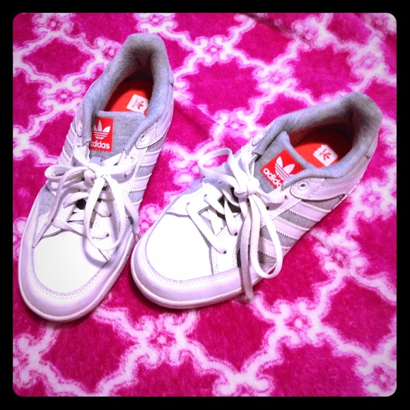 Adidas shoes - Picture 1 of 3