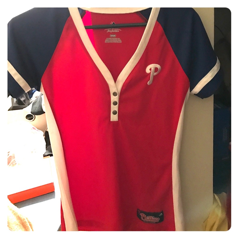 Women's Phillies athletic shirt