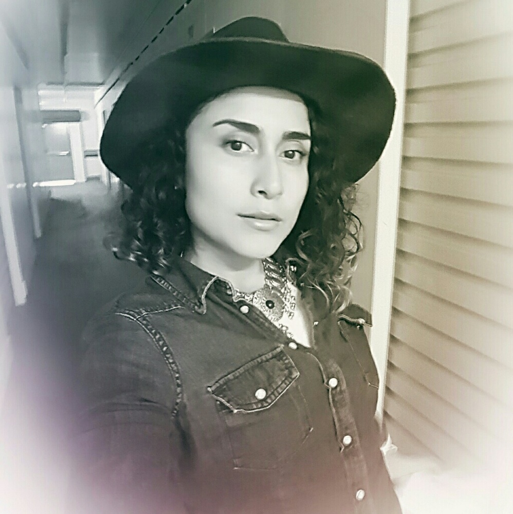 Meet your Posher, Roxy