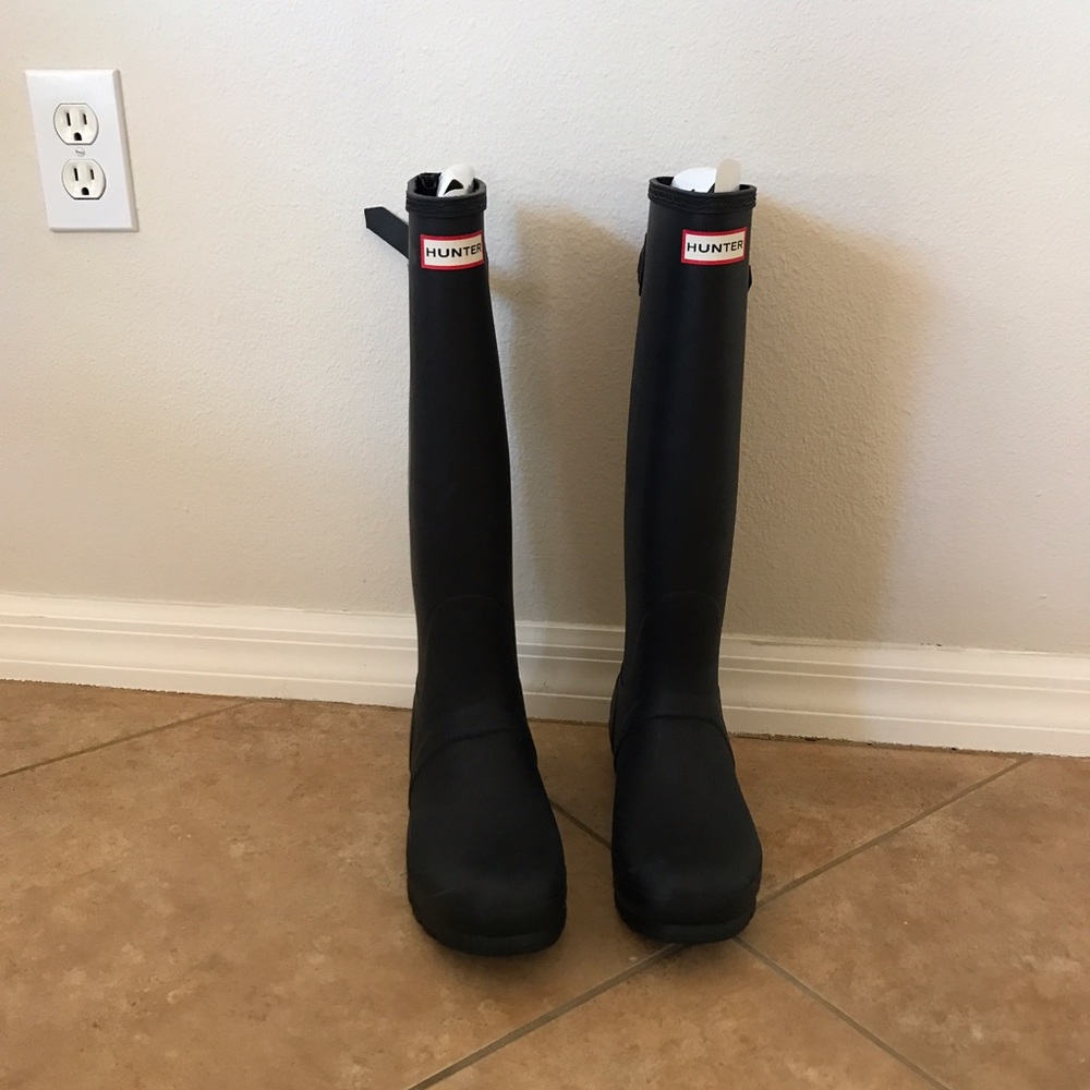 Tall Hunter rain boots (NEVER WORN)
