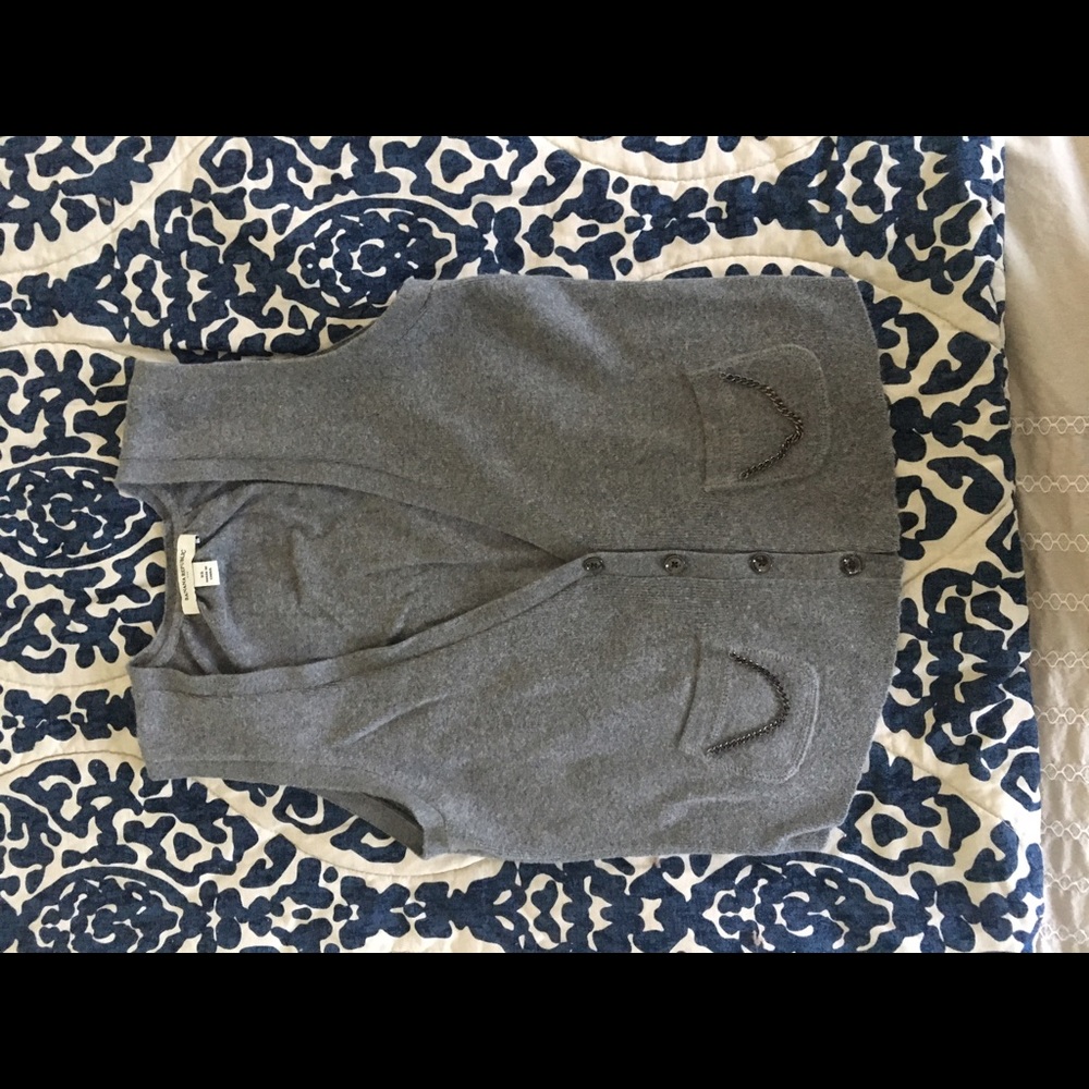 Grey vest with chain pocket