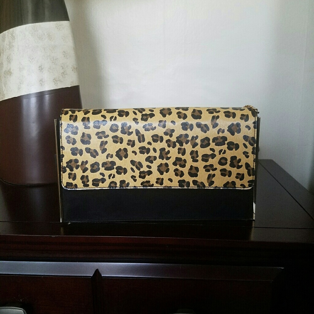 Leopard Printed Pin-up Girl Clutch Purse