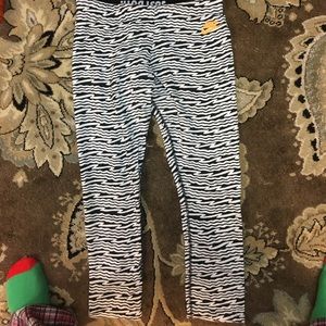 Womens Medium Capri Pants/Leggings.