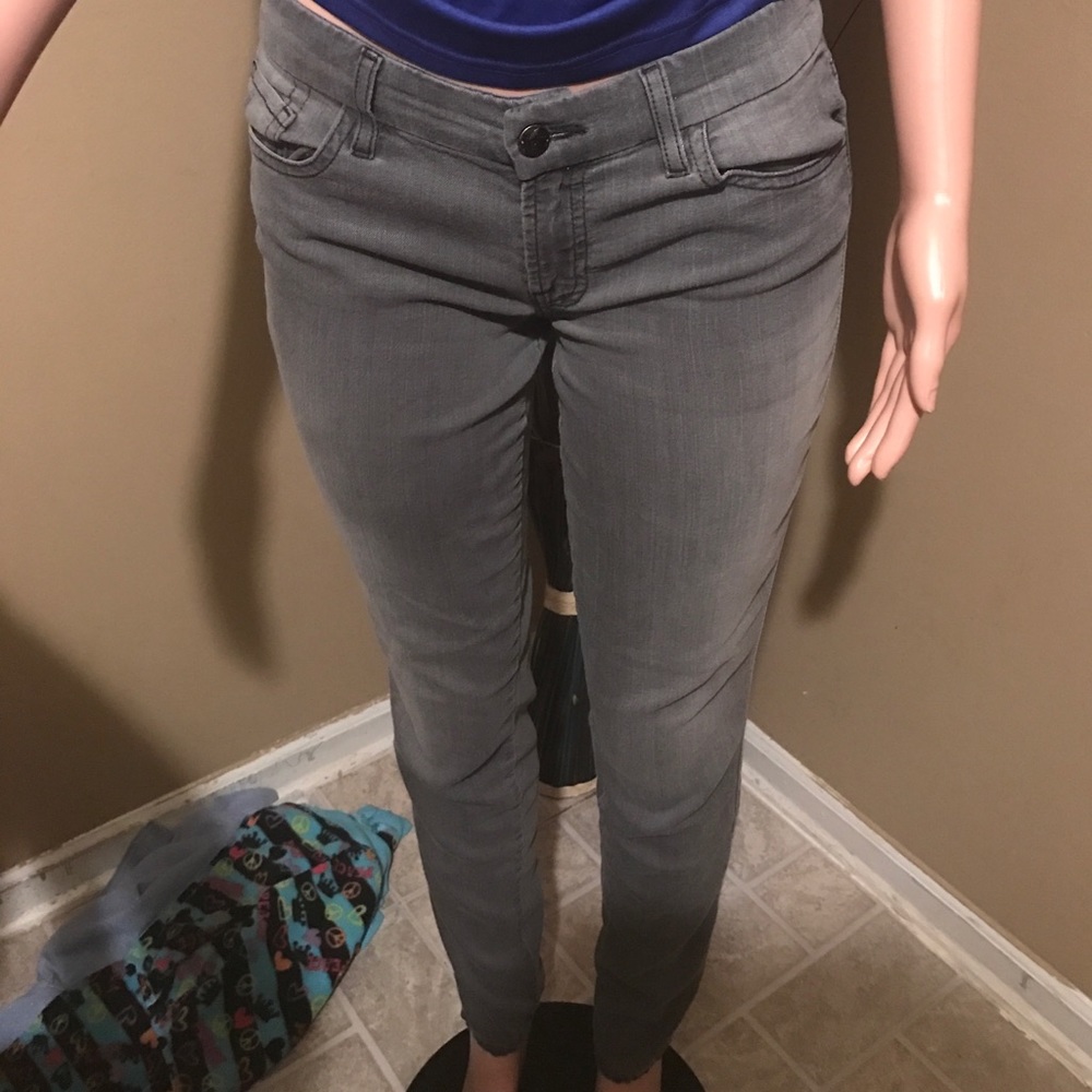 Guess - Picture 3 of 4