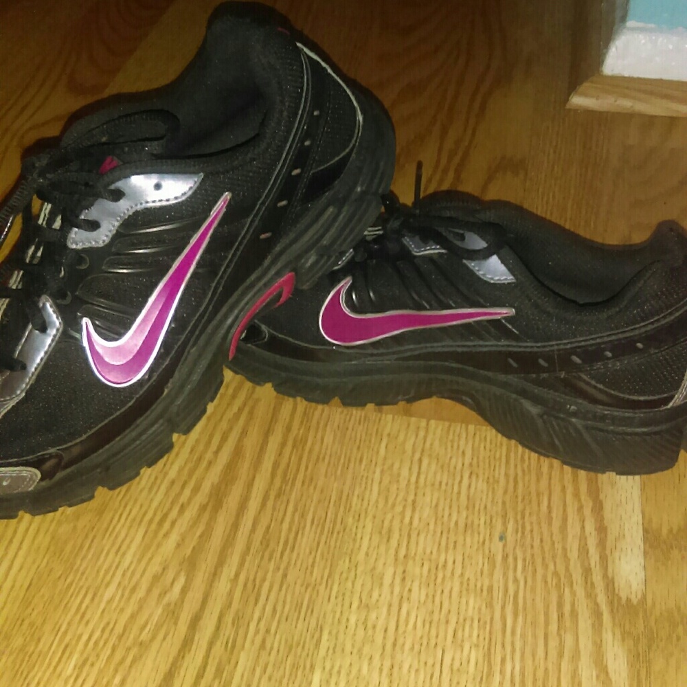 Nike dart 8 running shoes
