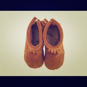 Minnetonka moccasin infant booties