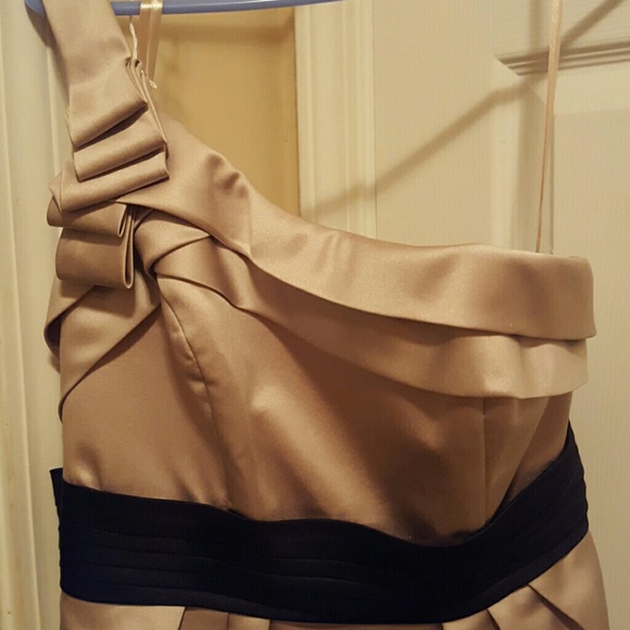 Dress - Picture 3 of 3