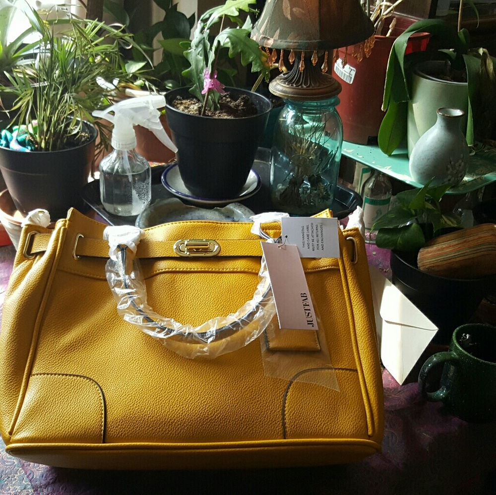 *NWT* Mustard Satchel - Justfab