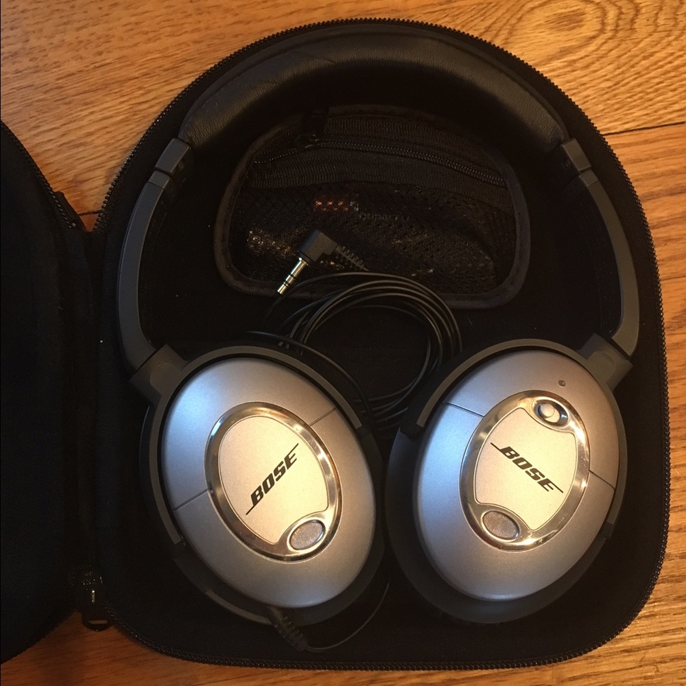 Noise cancelling Bose Headphones