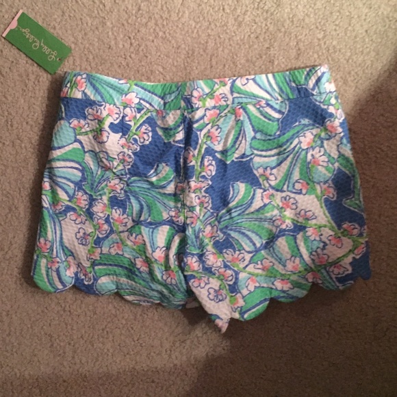 Lilly Pulitzer buttercup shorts! - Picture 2 of 3