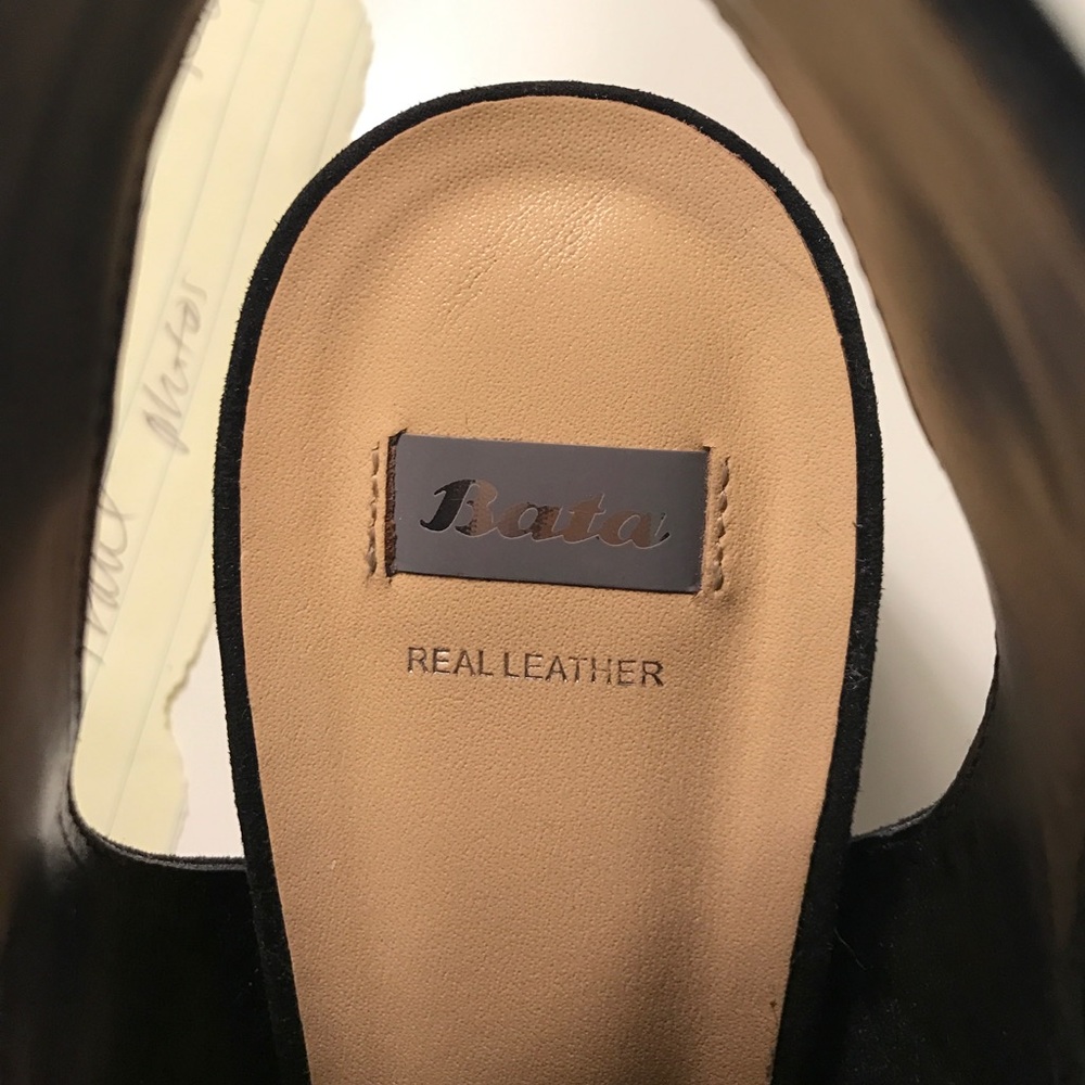 Bata Lace up Block Heels 👠 - Picture 3 of 4