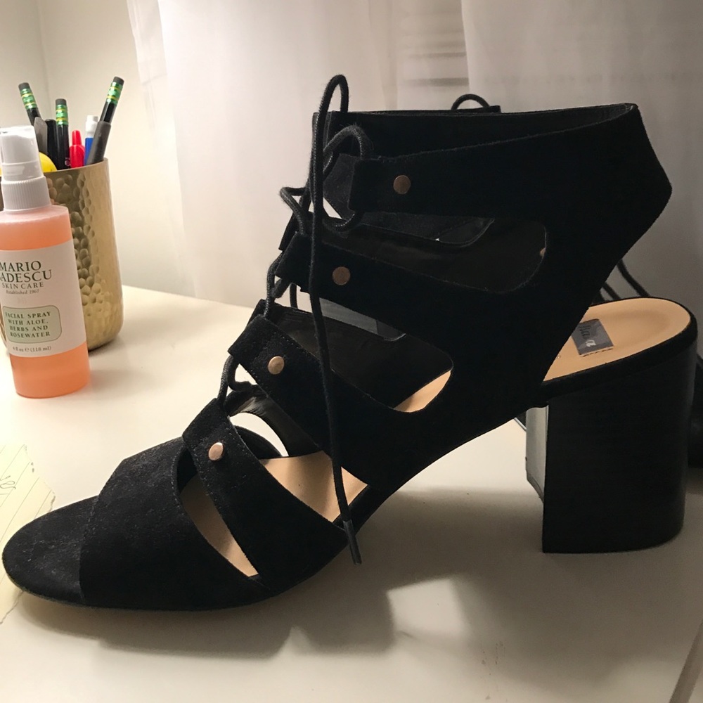 Bata Lace up Block Heels 👠 - Picture 4 of 4