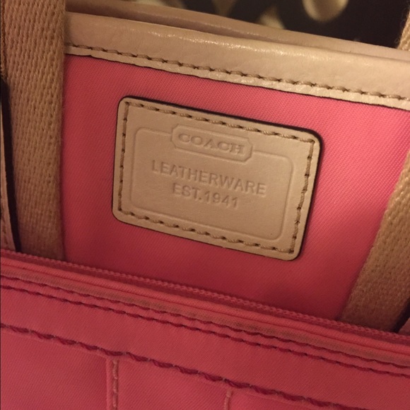 Small authentic Coach purse - Picture 2 of 4