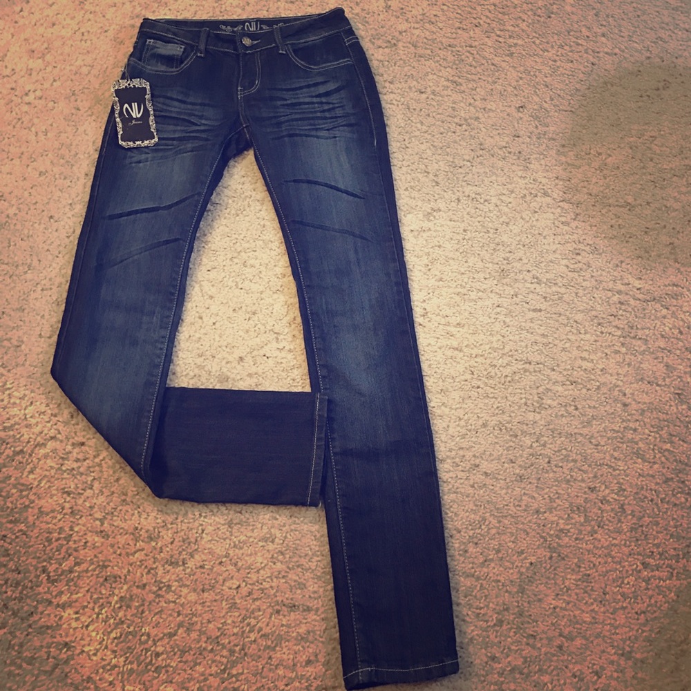 Never worn! Stylish skinny jeans !
