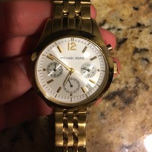 Gold Michael Kors watch ⌚️