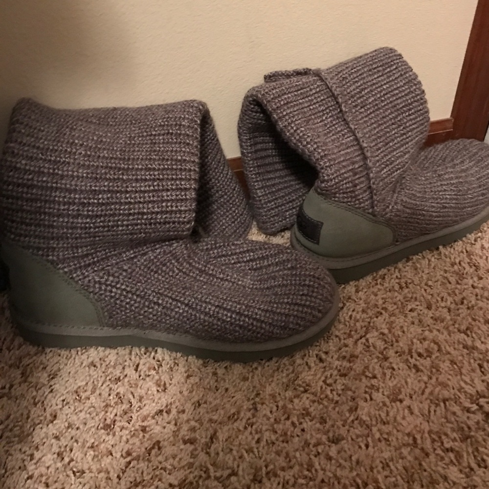Knit gray uggs